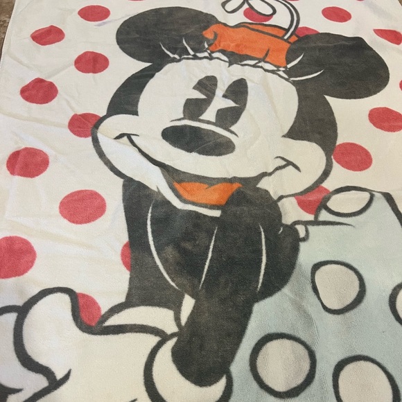 Vintage Disney Store Minnie Mouse Beach Towel - Picture 2 of 6